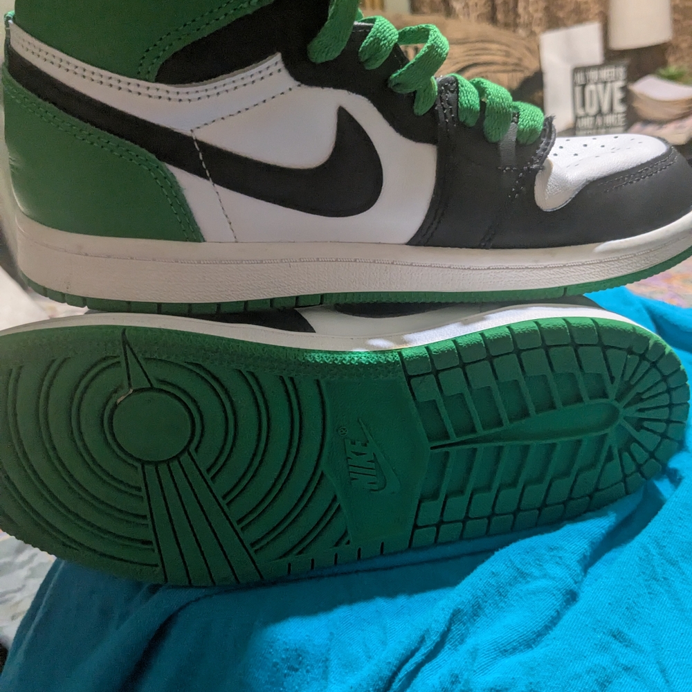 Nike Air Jordan Retro 1 Black, Green, and White High Tops - Picture 2 of 9
